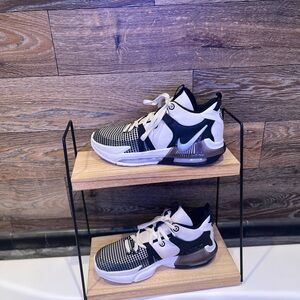 Nike LeBron Witness 7  Kids Black and White Basketball shoes